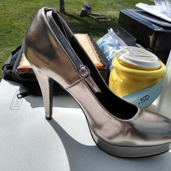 Metallic Rose Gold Heels - Picture 2 of 3